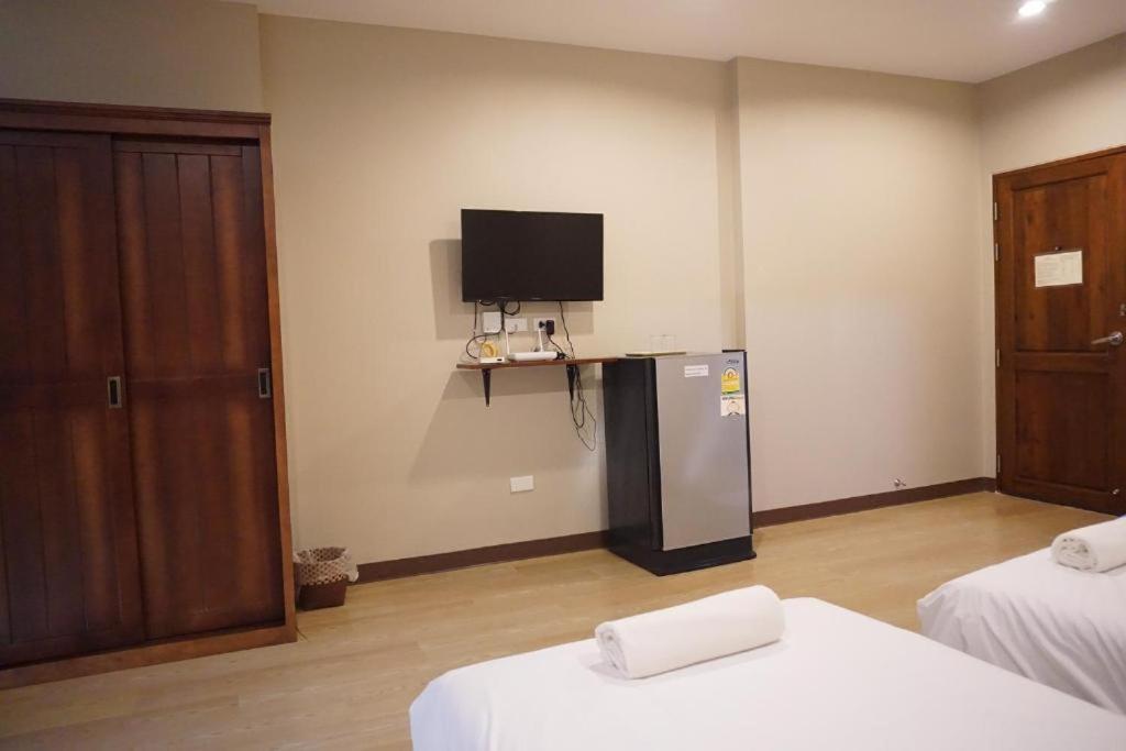 Chompu Nakarin Apartment Trang Exteriör bild