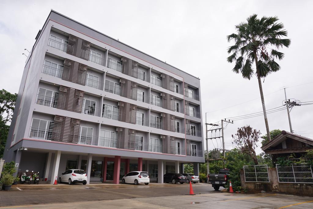 Chompu Nakarin Apartment Trang Exteriör bild