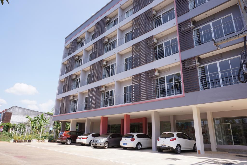 Chompu Nakarin Apartment Trang Exteriör bild