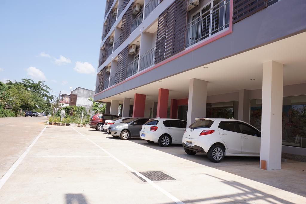 Chompu Nakarin Apartment Trang Exteriör bild